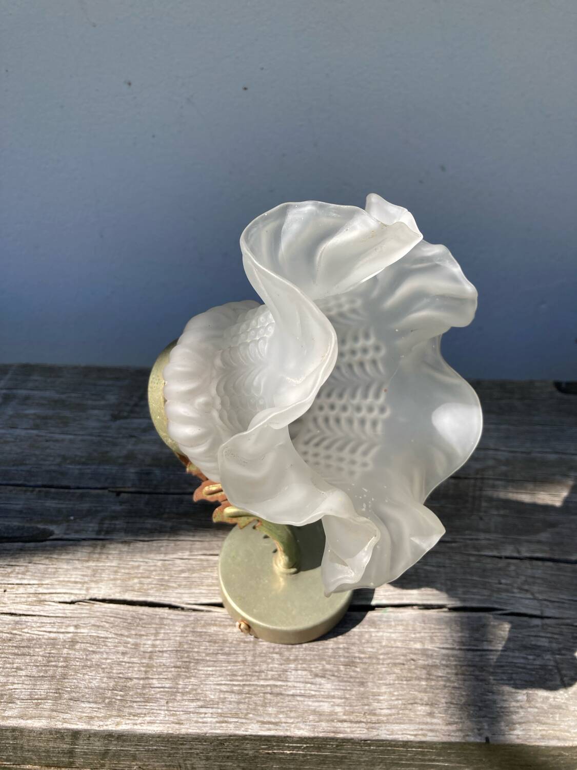 Flower wall lamp in glass paste