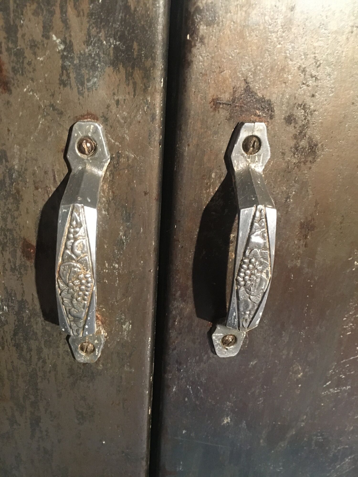 Renovated kitchen furniture and revisited in 50s metal