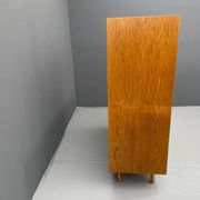 Armoire U-450 en placage de chêne, variante jaune et blanc, Jiří Jiroutek pour Inte