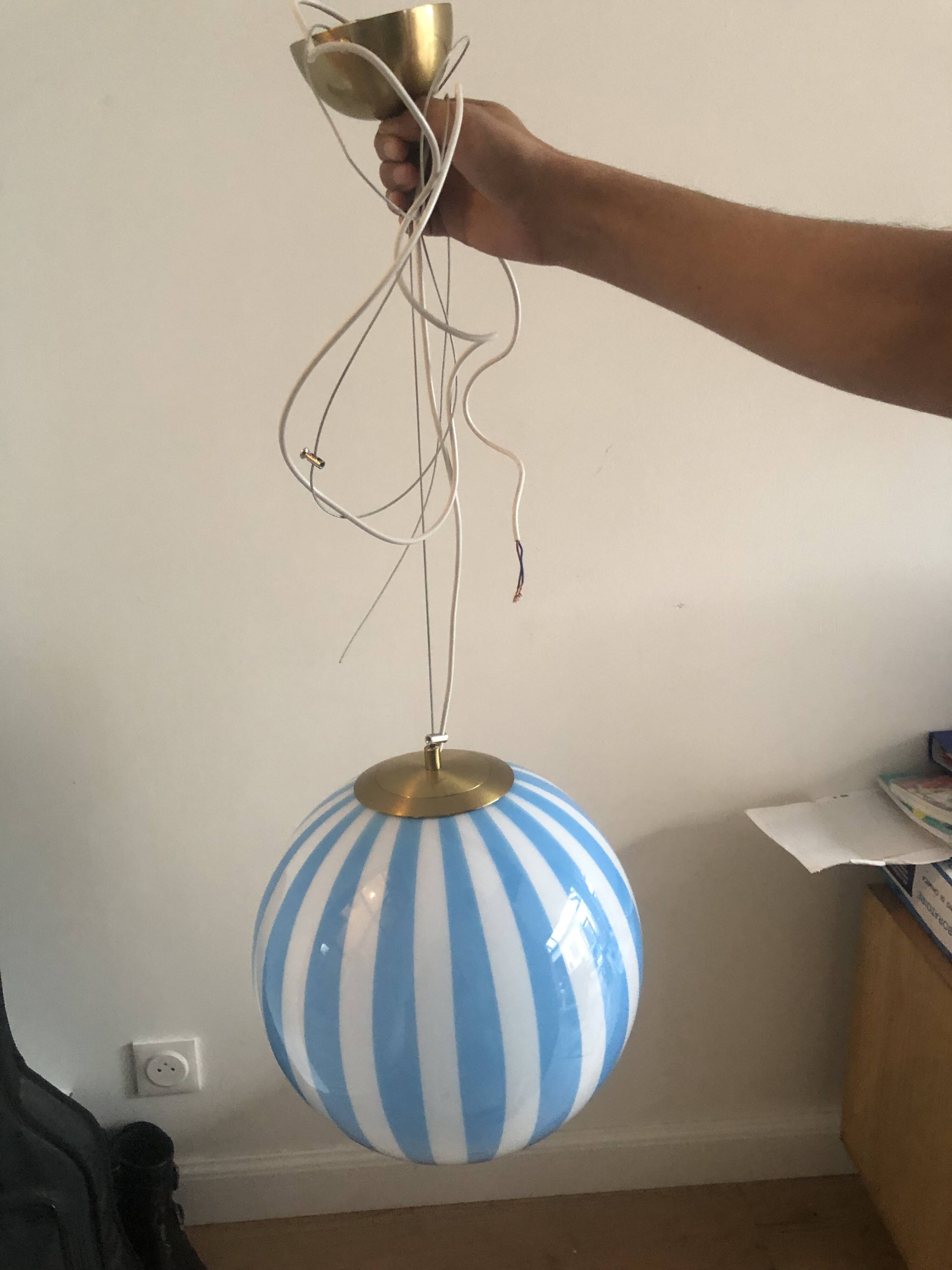 Suspension ronde rayé blanche et bleu thème Circus
