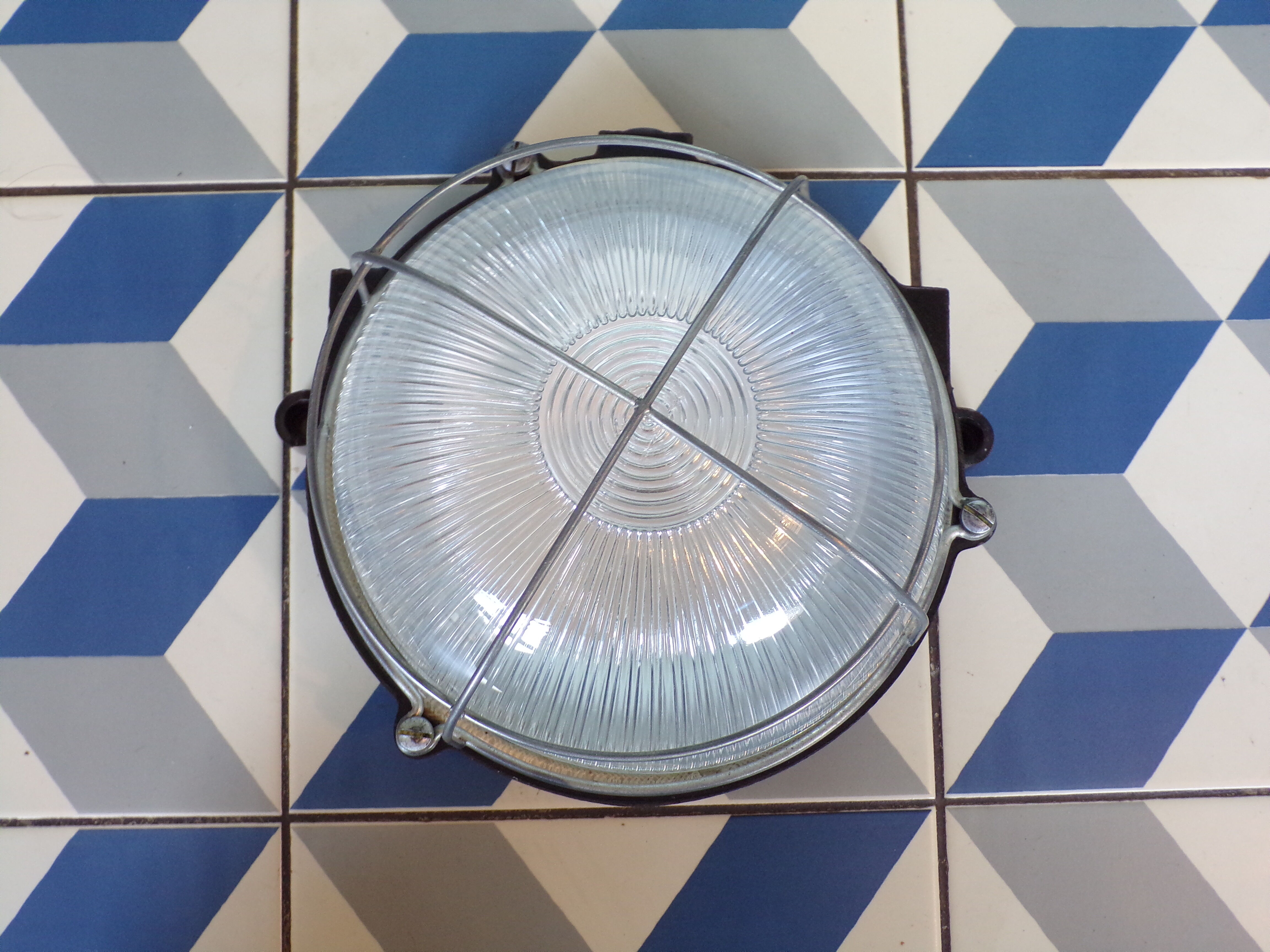 Bakelite porthole wall lamp