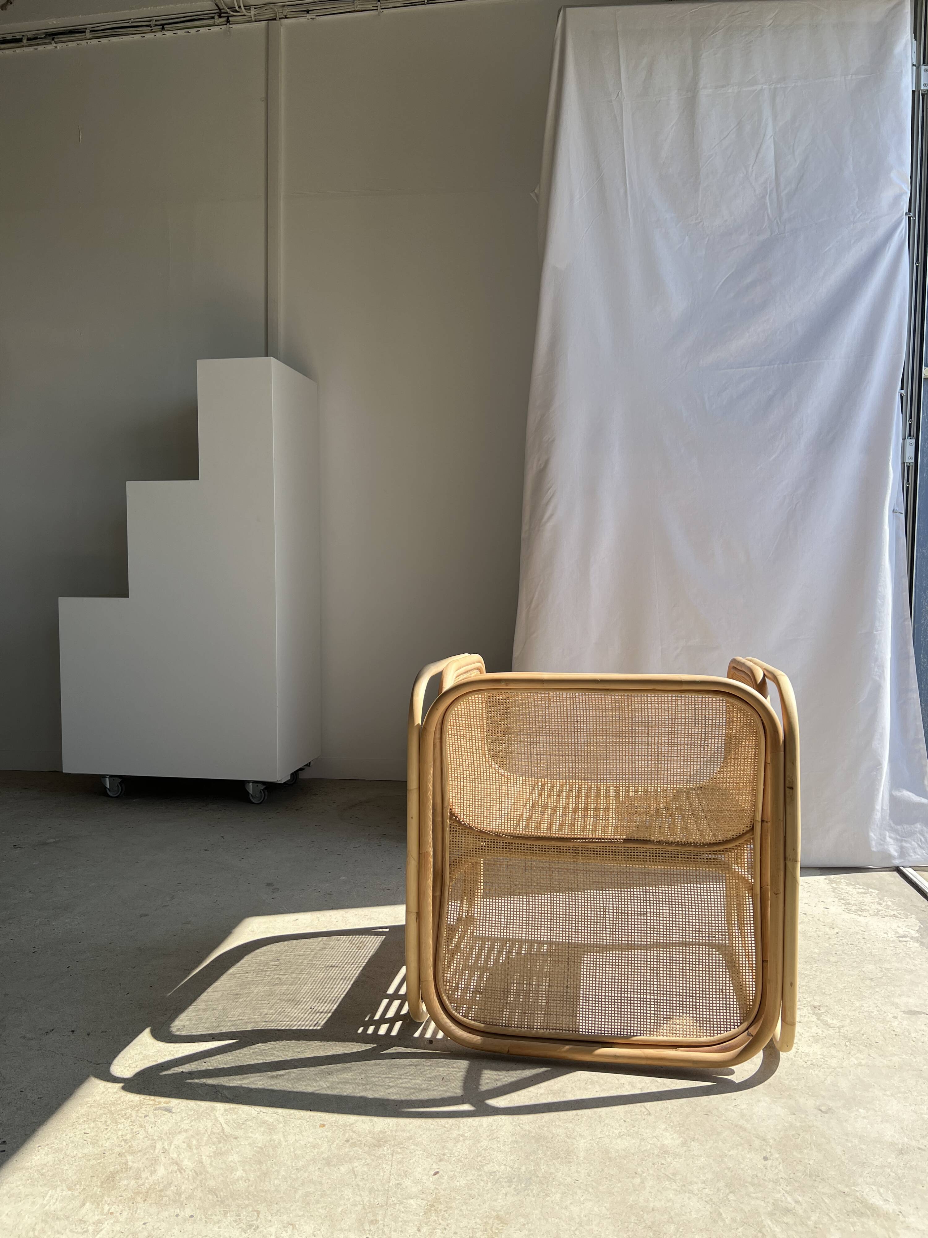 Amsterdam rattan armchair with U-shaped armrest, squared canework