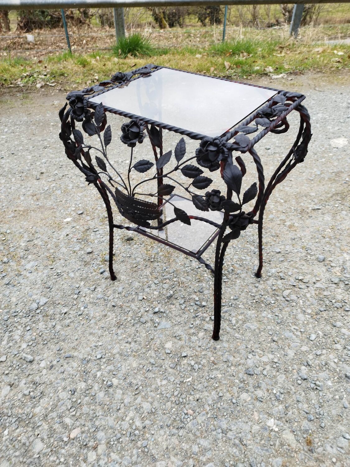 Table guéridon console sellette en fer forgé à décor de rose verre