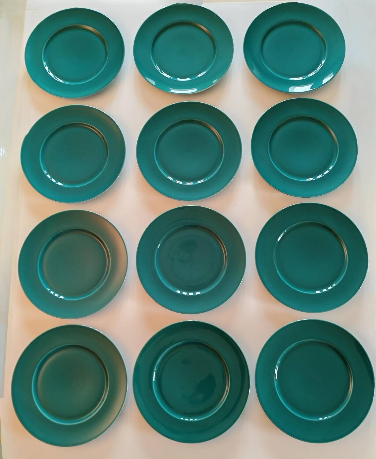 Porcelain serving plates