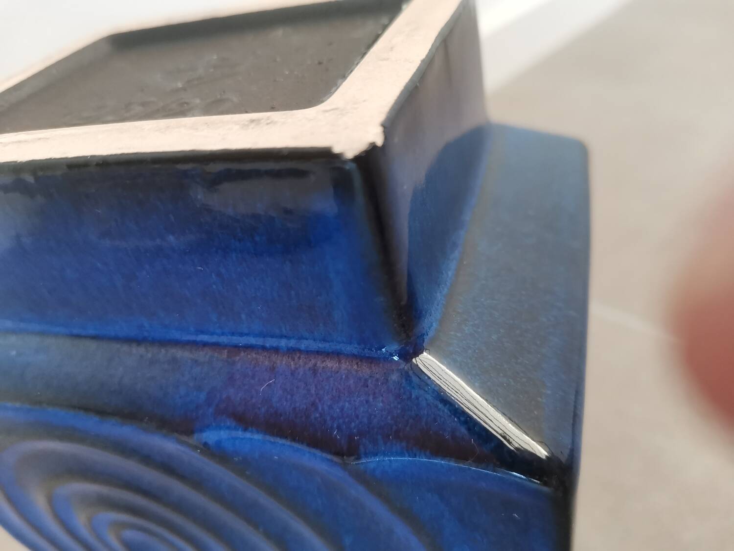 Vase Steuler de Cari Zalloni • 20 cm • Bleu émaillé • Spirale/Tourbillon