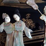 Table chinoise laquée ivoire et nacre pied pliant