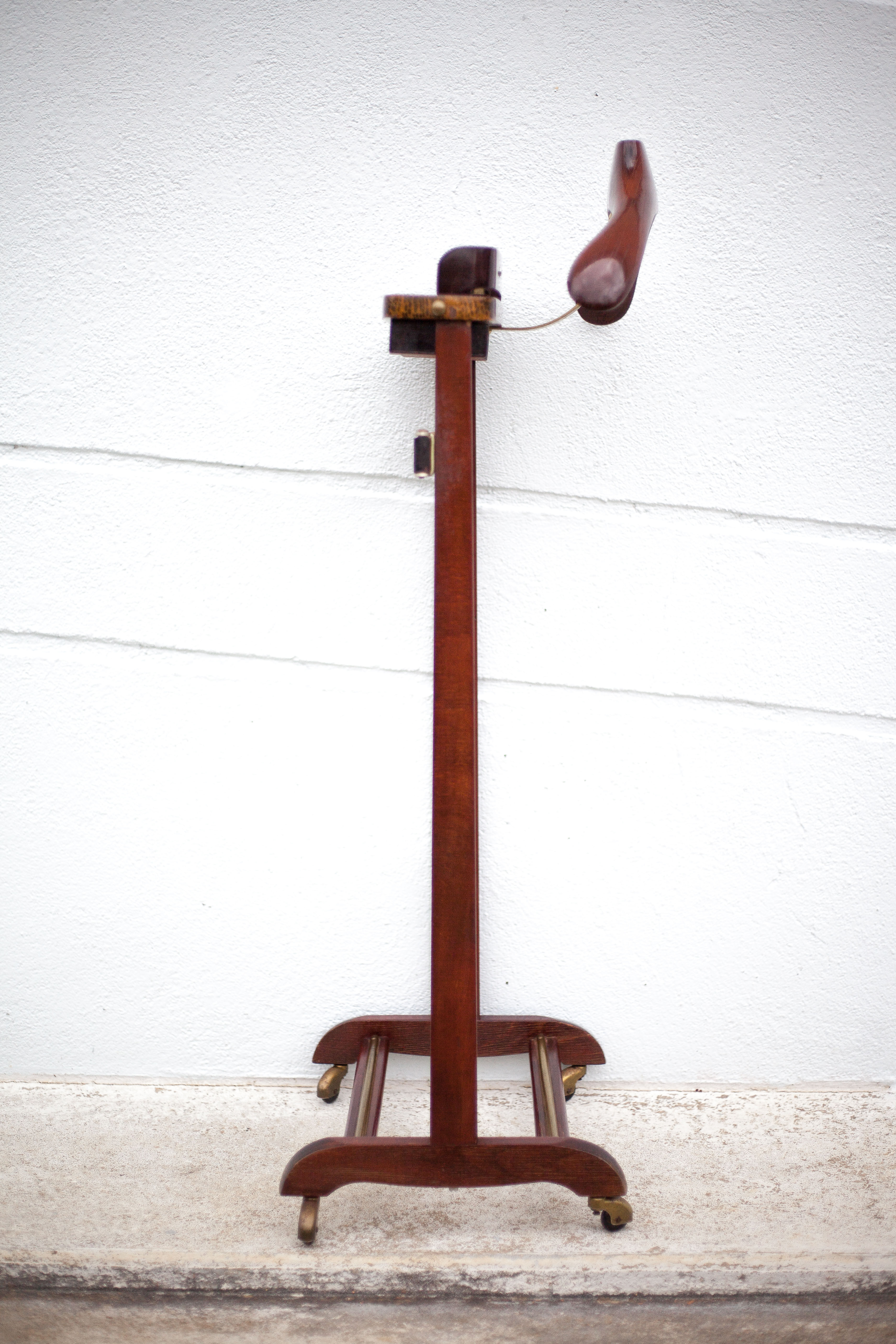 Wood and brass Reguitti valet