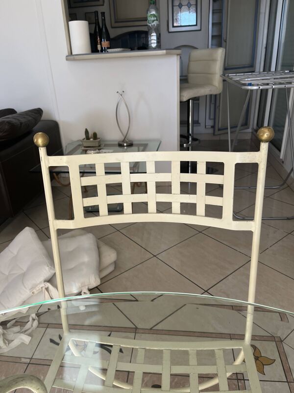 Table ronde en fer forgé et 4 chaises