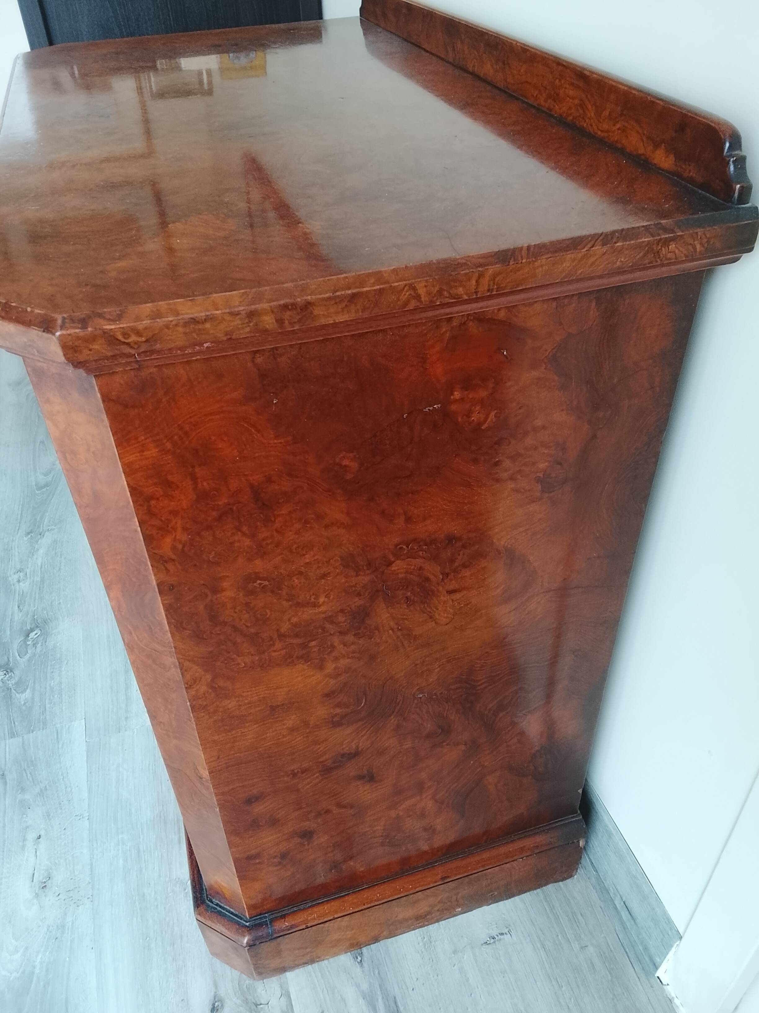 Beautiful small antique buffet in polished walnut.