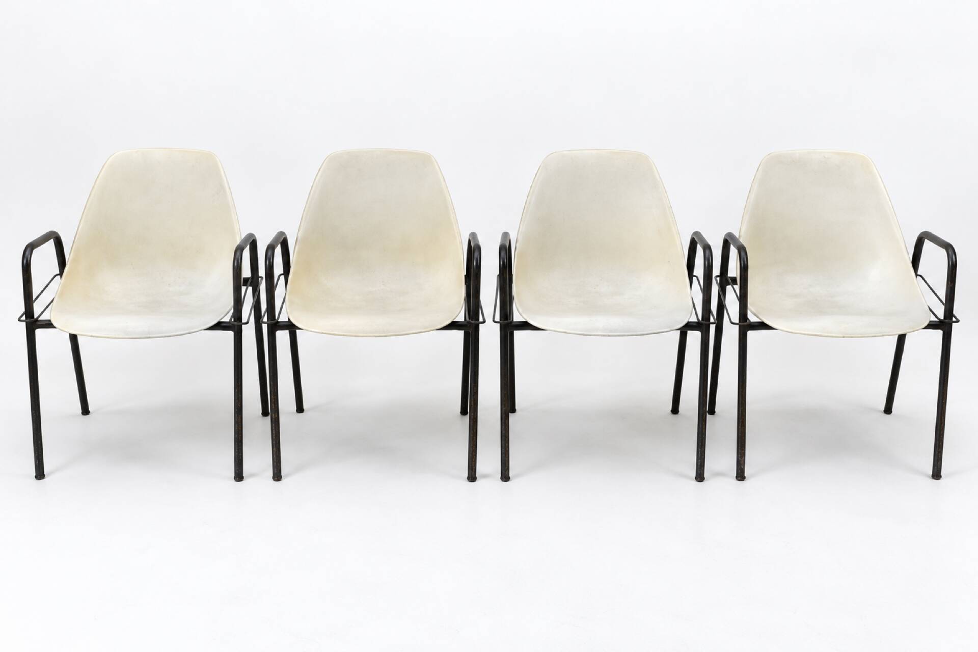 4 chairs from the 60s in Aladdin style.