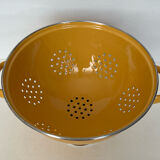 Enamelled sheet metal strainer