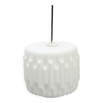 Lampe en verre opalin de Napako, années 1960