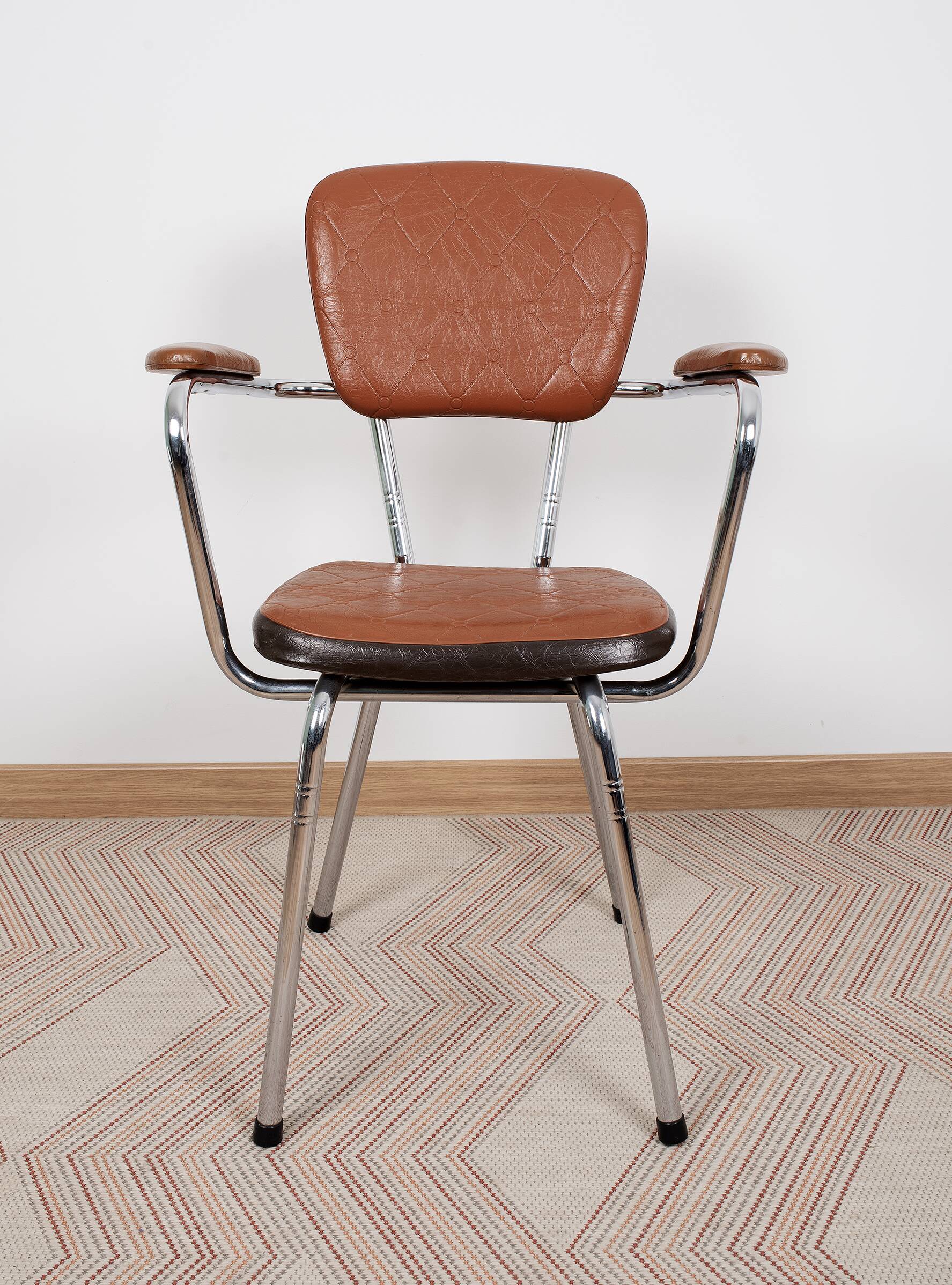 Chaise vintage chromé, marque l’auvergnate