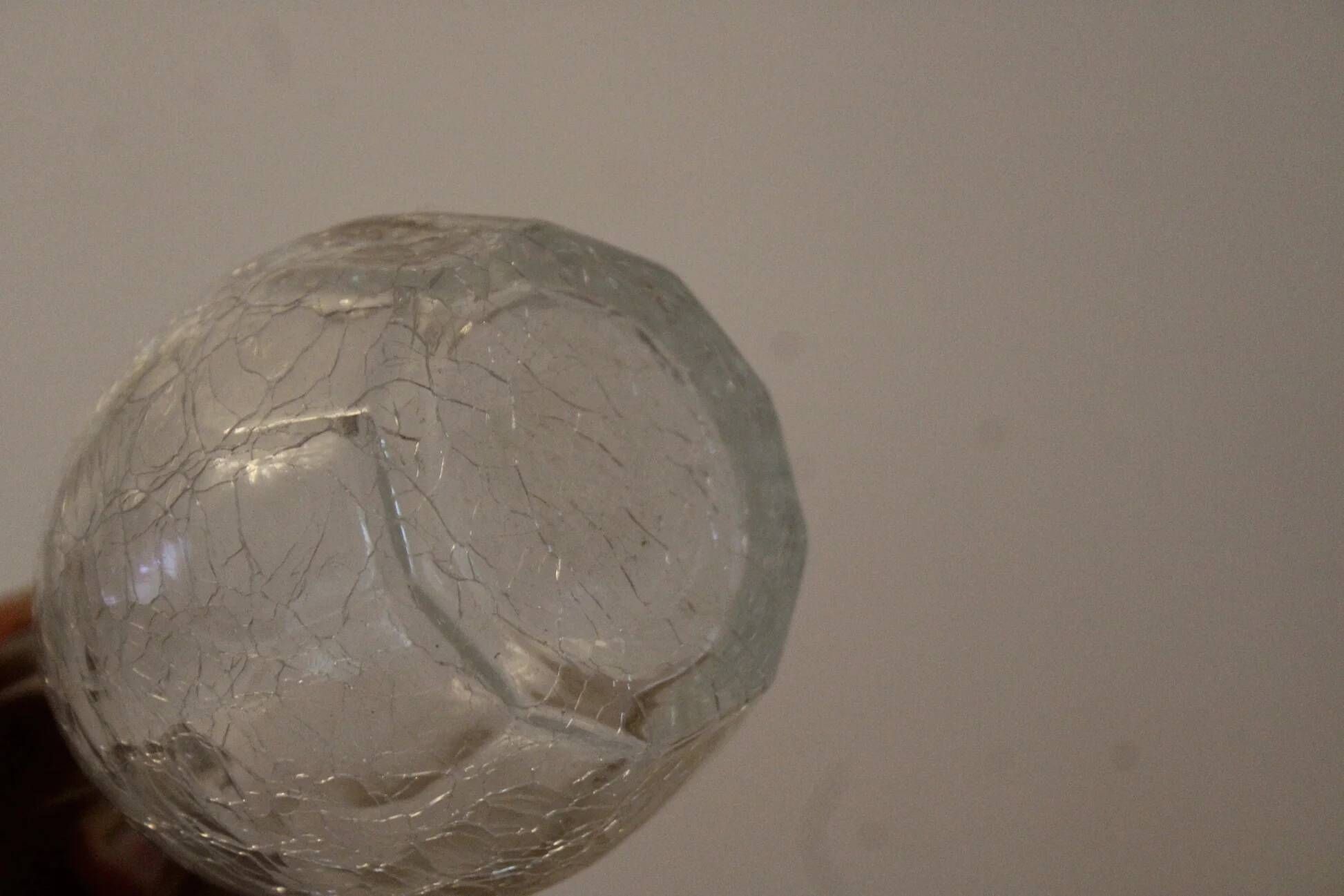 Small vintage soliflore vase in cracked transparent glass – H 17 cm