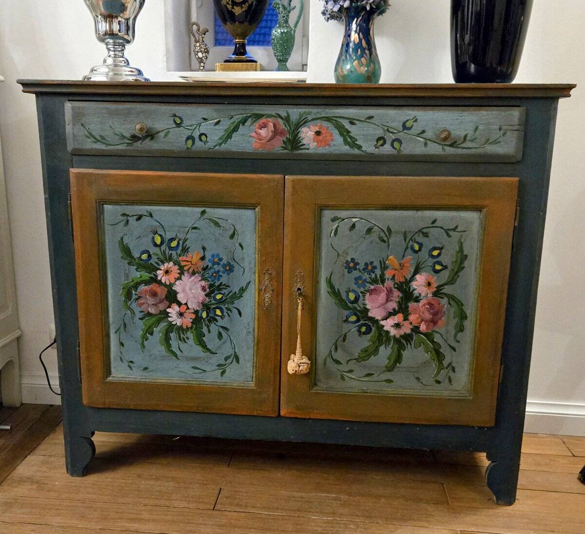 Italy 19th century: Venetian sideboard with hand-painted decorations.