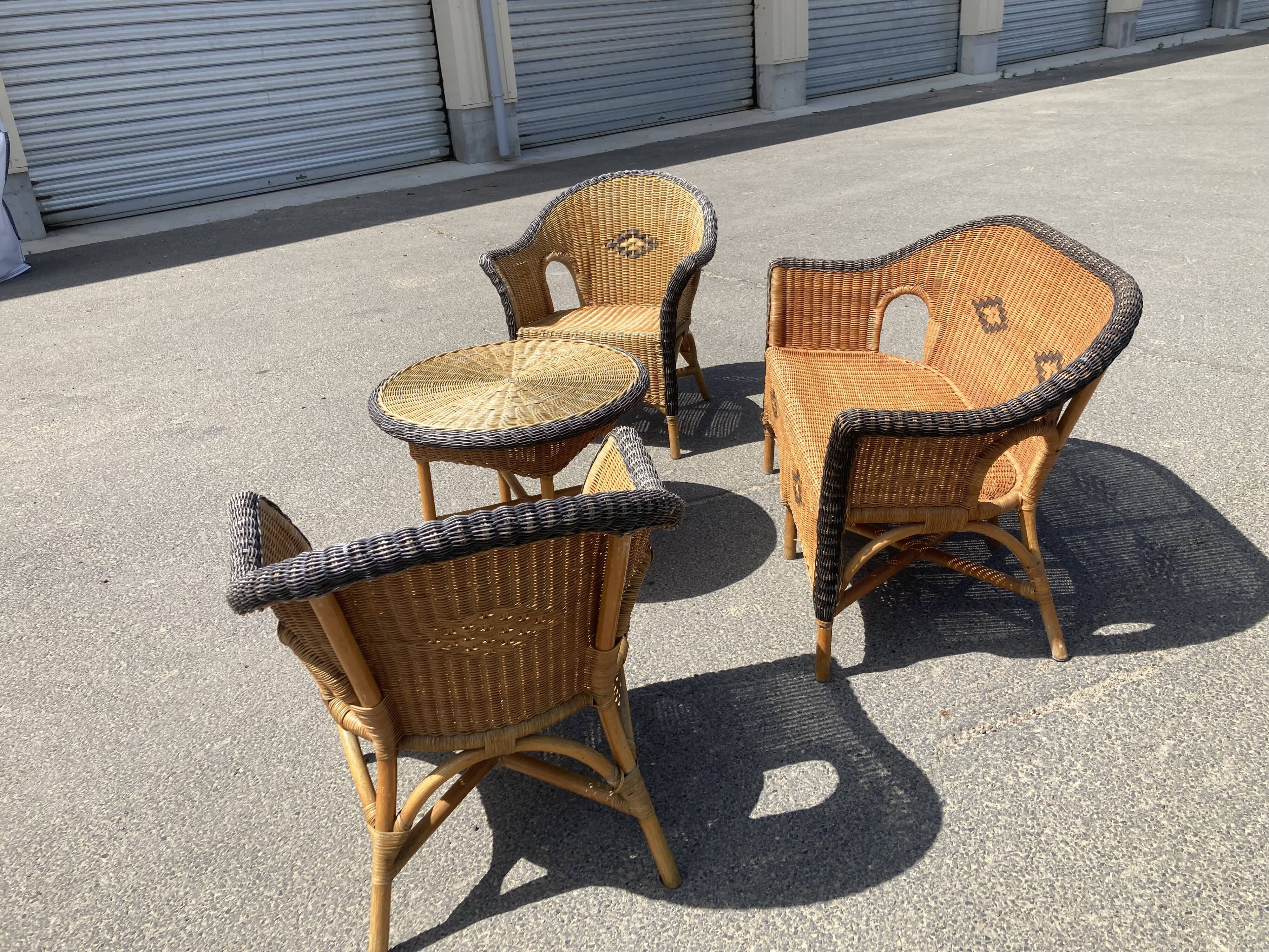 Used rattan lounge