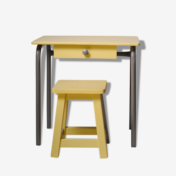 Bureau enfant jaune avec son tabouret