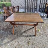 Chain wood dining table