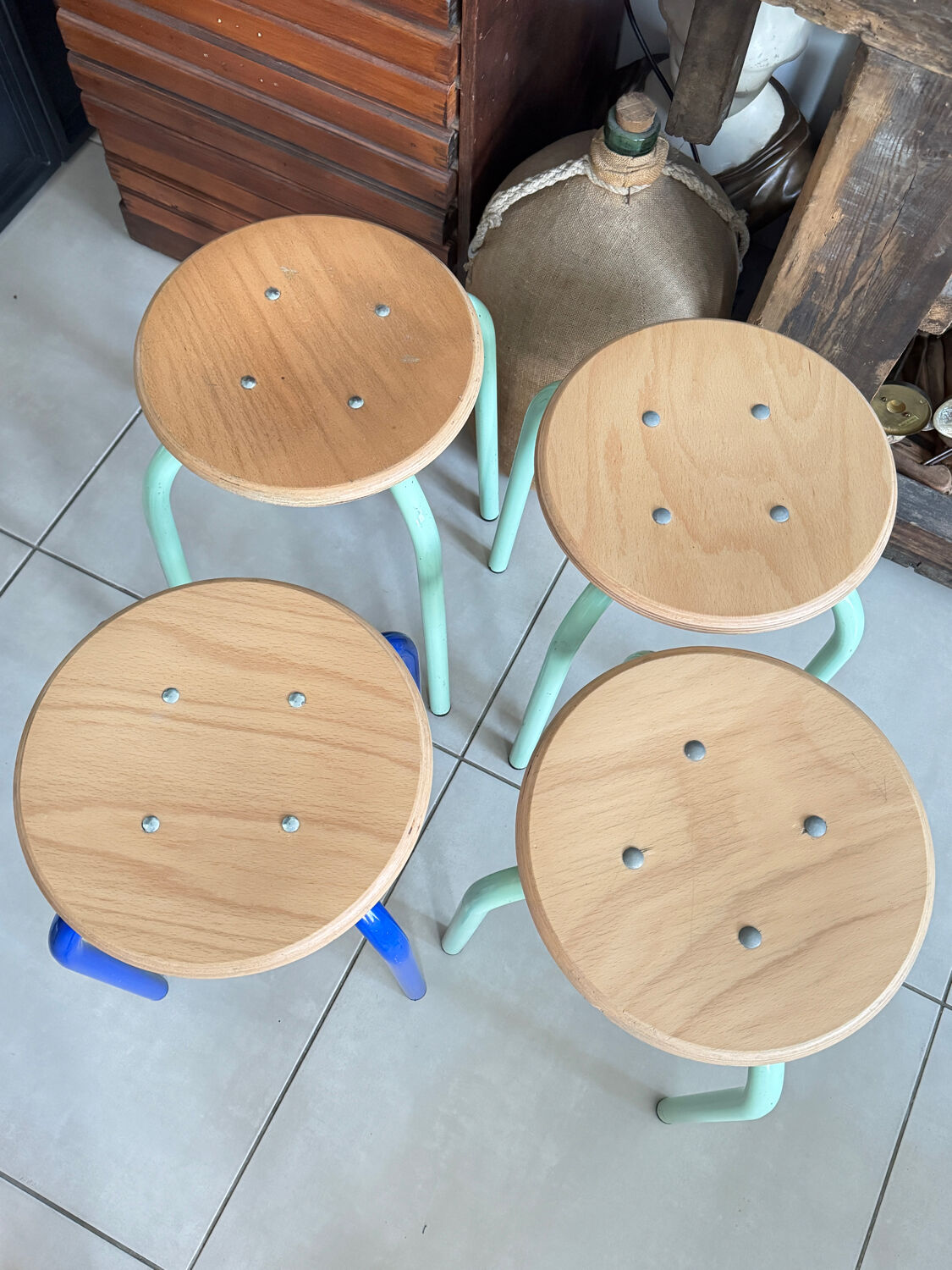 4 tabourets d’école vintage