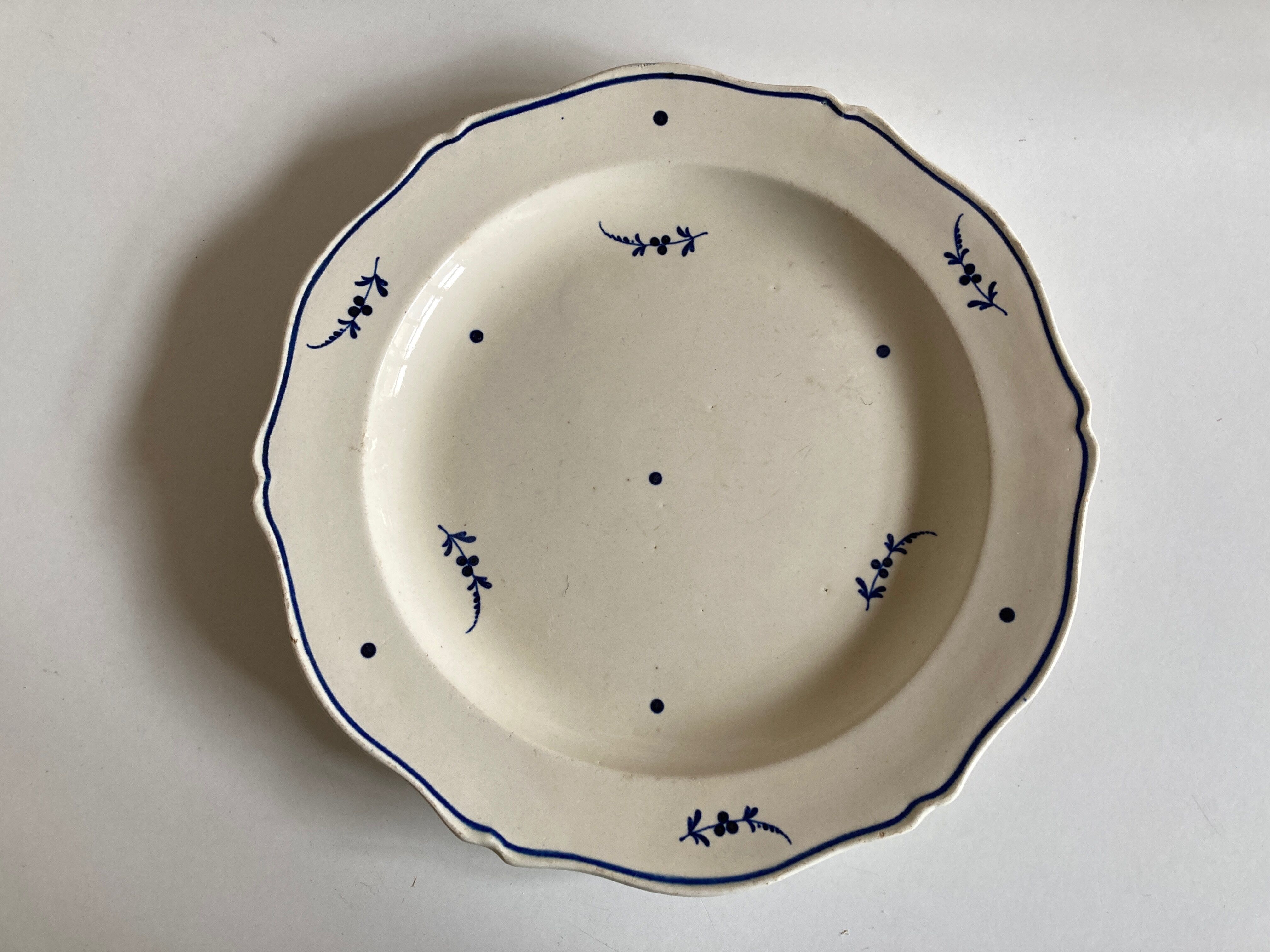 Set of 9 plates early 19th with faience twigs of Chantilly