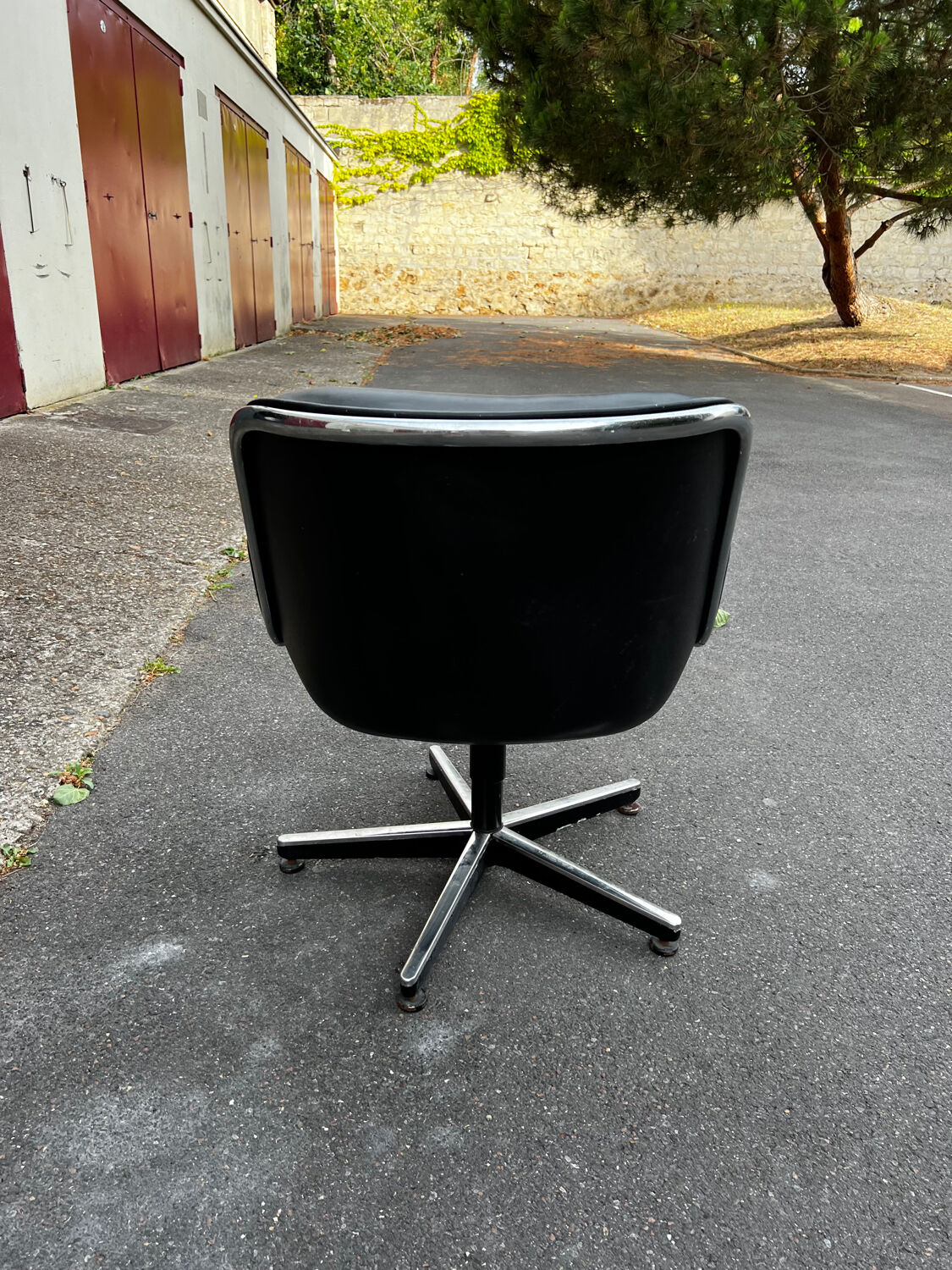 Pollock Knoll edition armchair