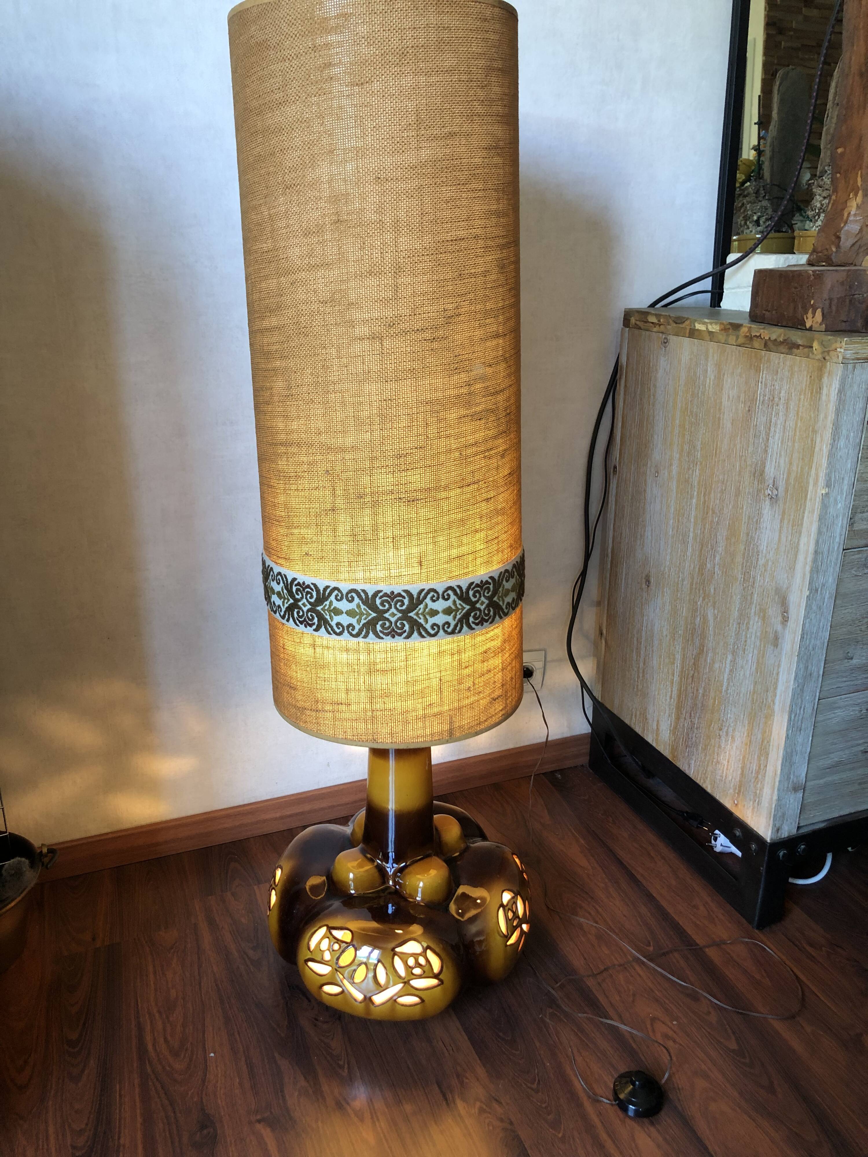 Large vintage ceramic table lamp with rose pattern.