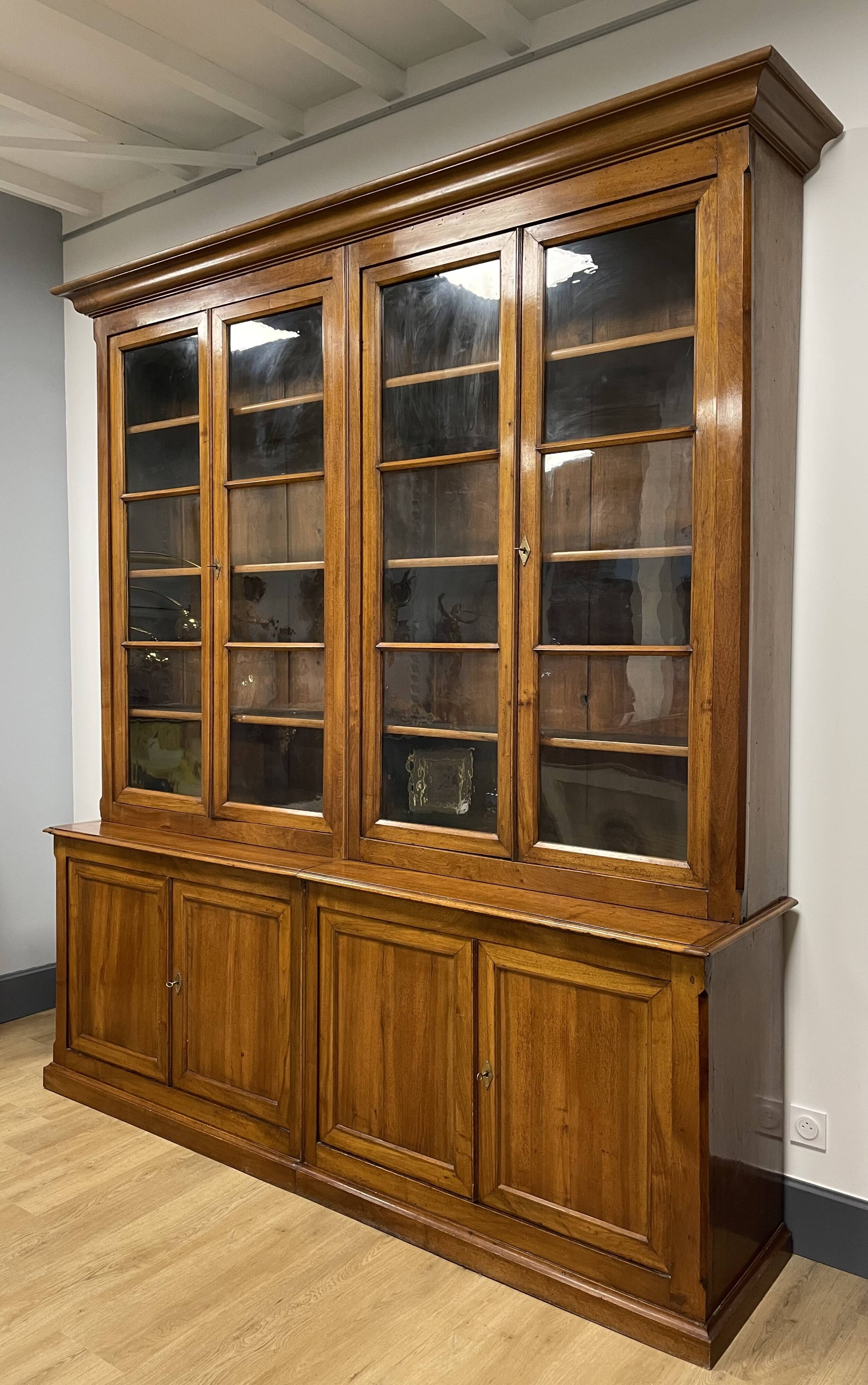 Large walnut bookcase from the end of the 19th century