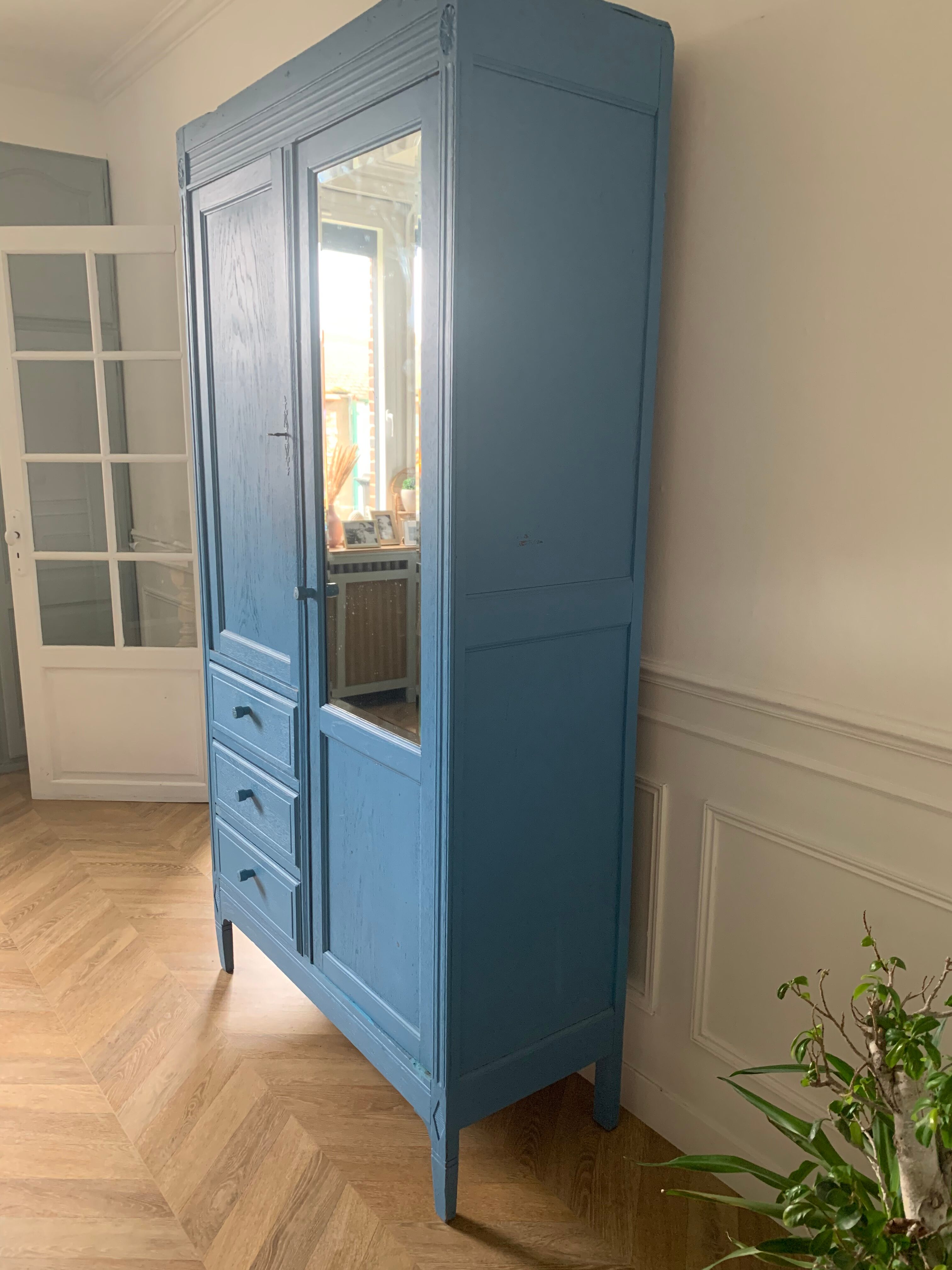 Vintage parisian cabinet