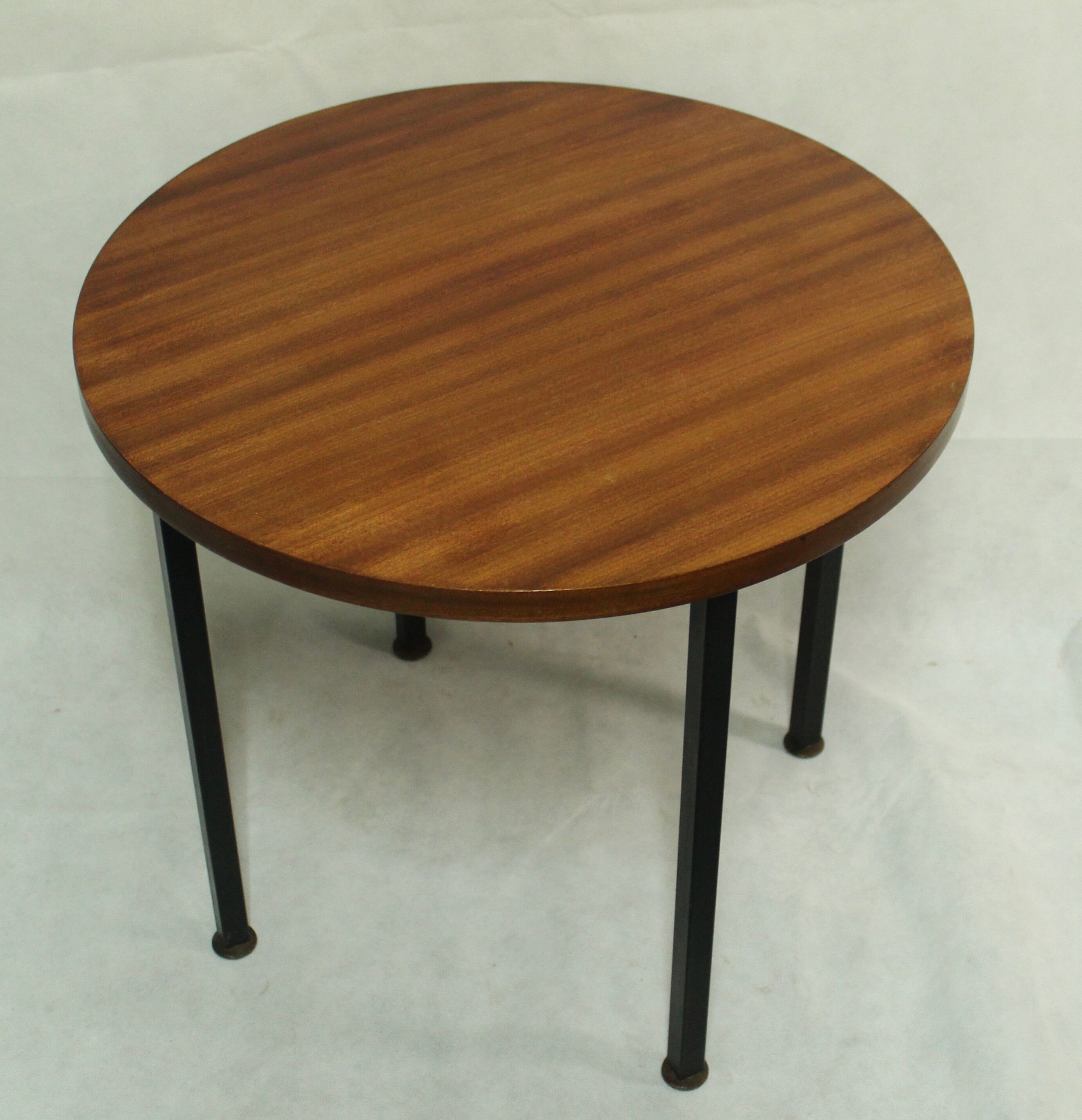 Scandinavian round table