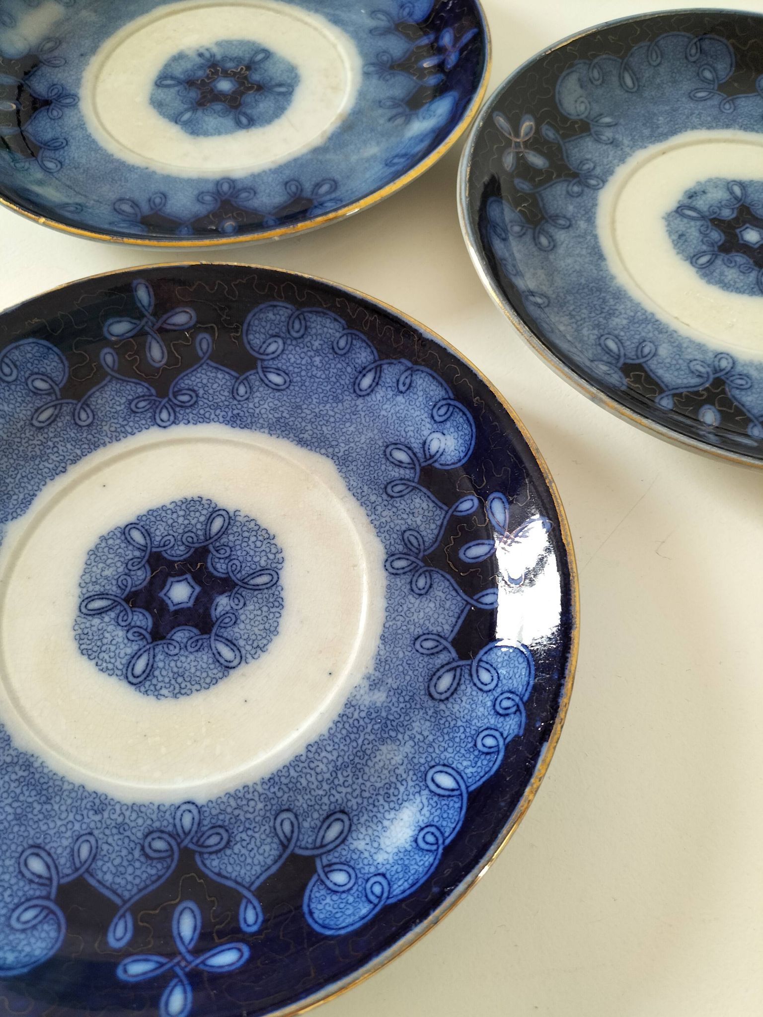 Trio d’assiettes redowa – sarreguemines, terre de fer – vers 1890
