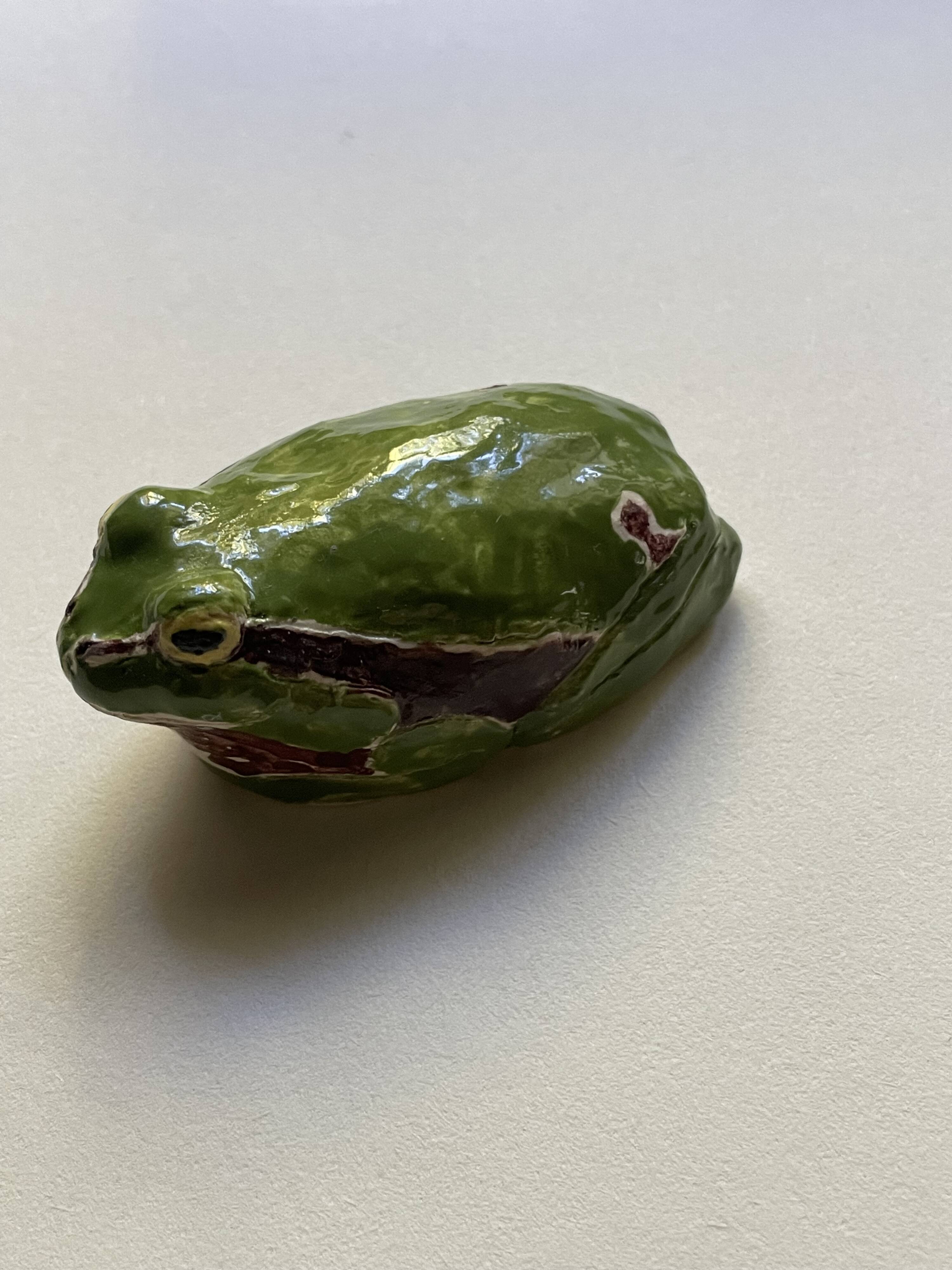 Grenouille en faïence émaillée