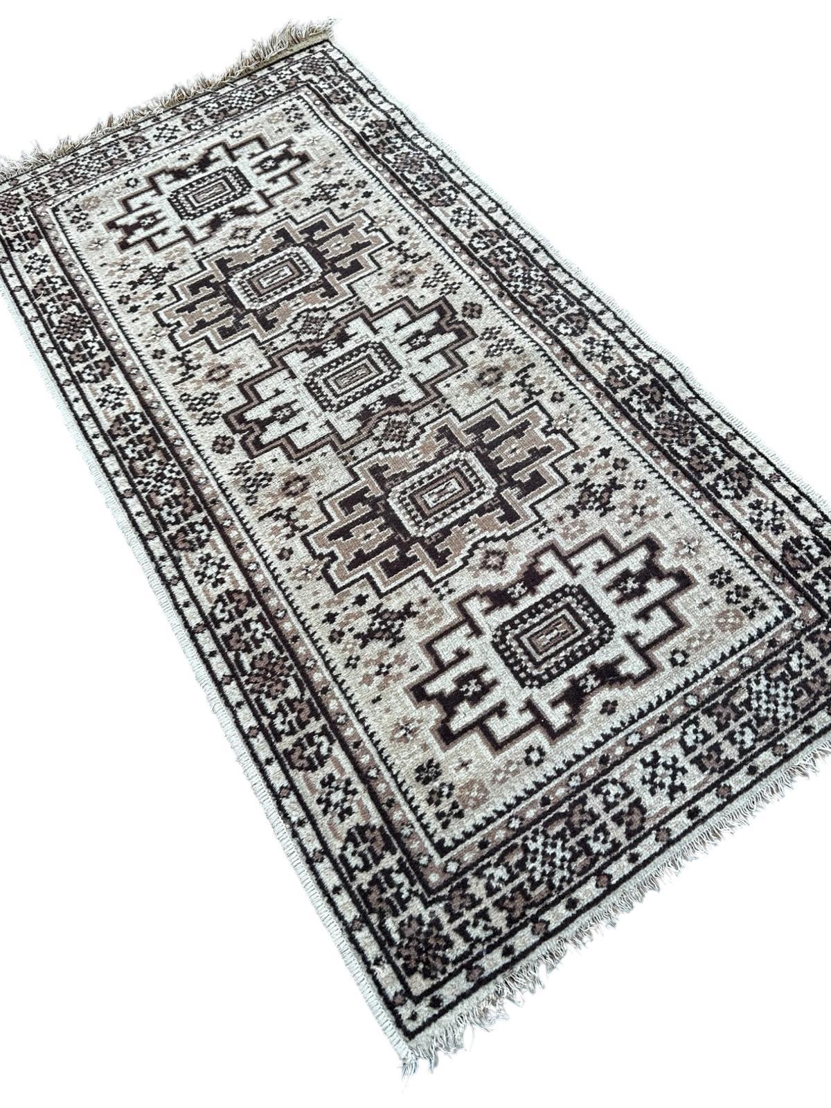 Oriental style rug 70cm x 170cm