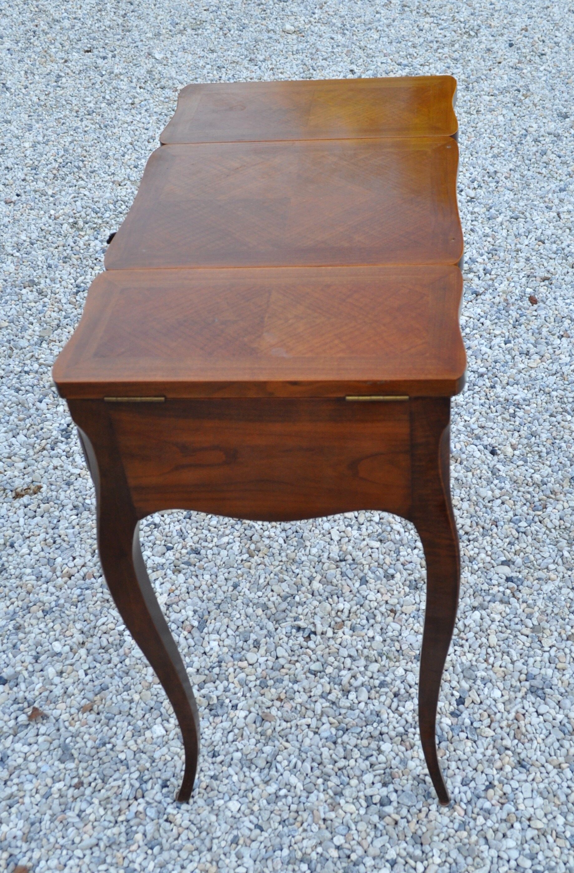 Folding dressing table with drawers