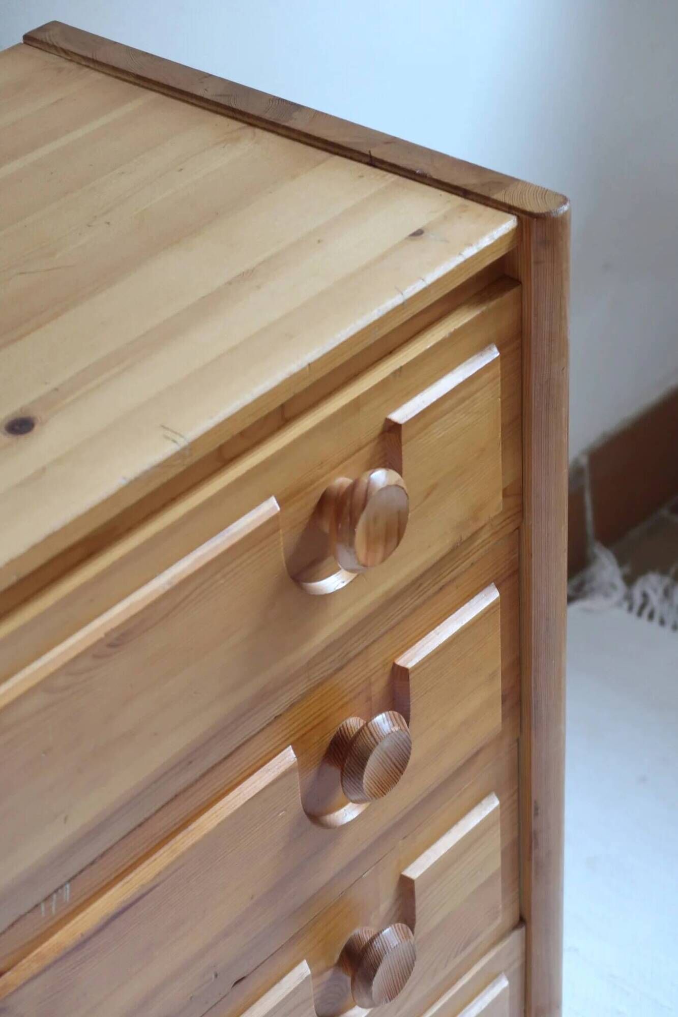 Chest of drawers with 4 drawers in solid pine, rustic mountain style, 1970s.
