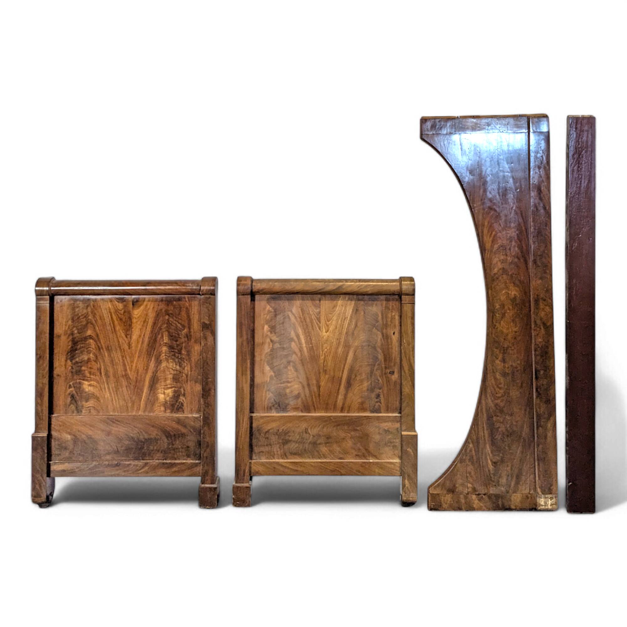 Restoration period daybed in flamed mahogany