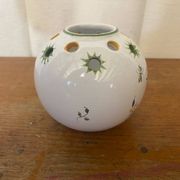 Vase ancien pique fleurs moustiers céramique blanche peinte vintage