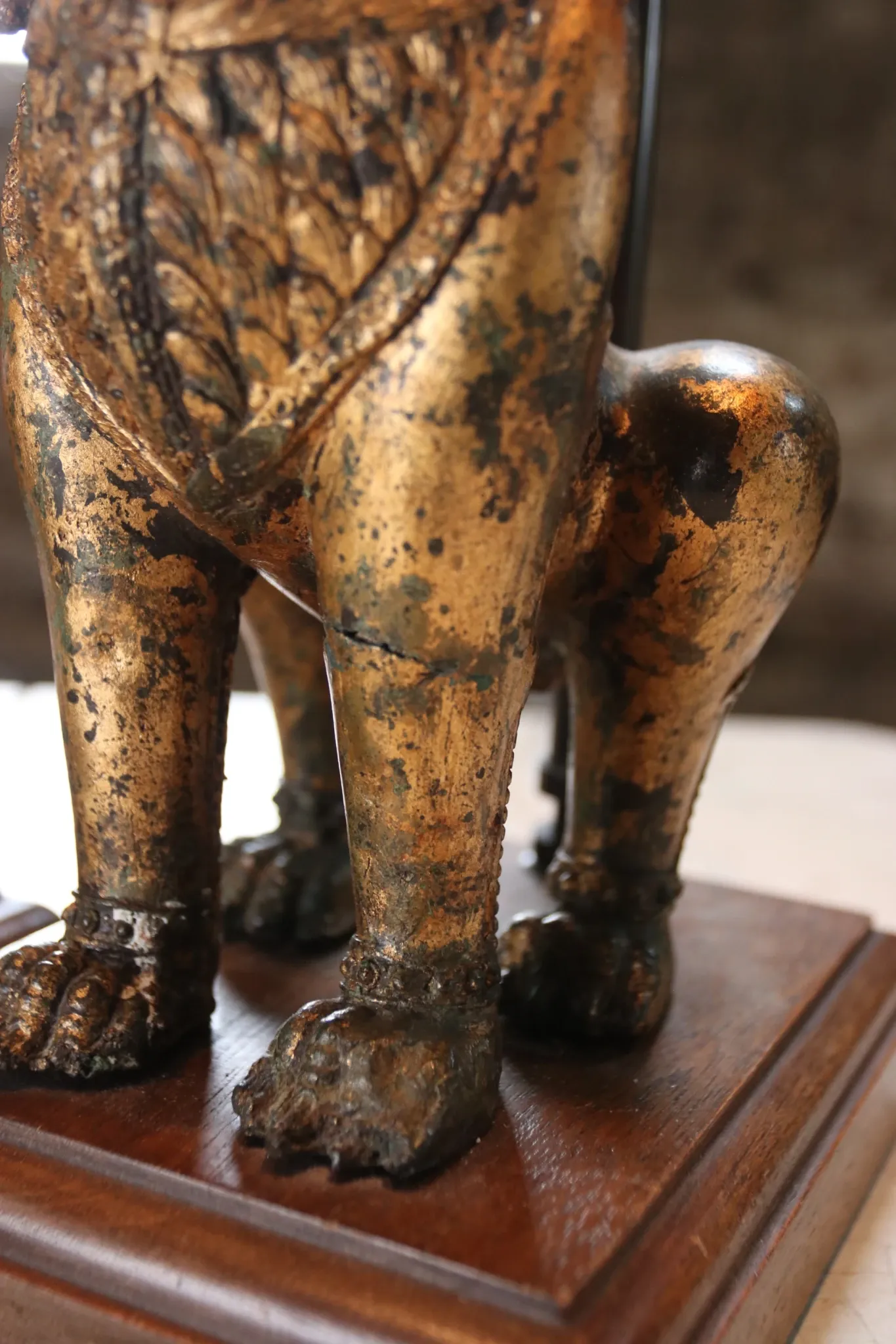 Pair of table lamps with gilt bronze Singha lions – Thailand, 1970s