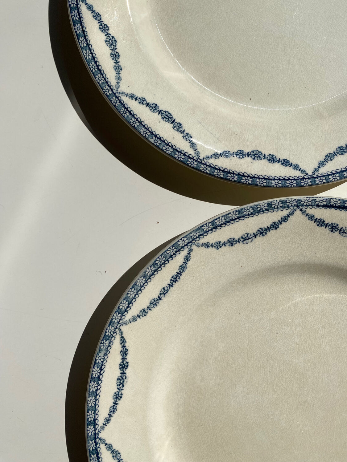2 assiettes terre de fer Modèle Vincennes manufacture Salins