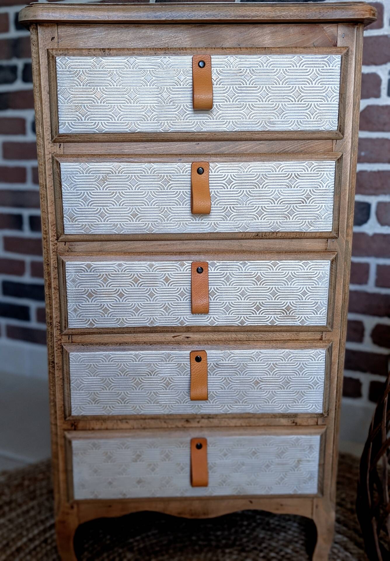 Chest of drawers