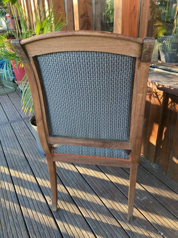 Ancien fauteuil Style régence avec restauration complète