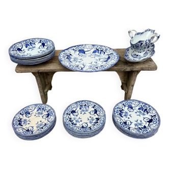Antique Creil Montereau earthenware dinner service with Flora pattern