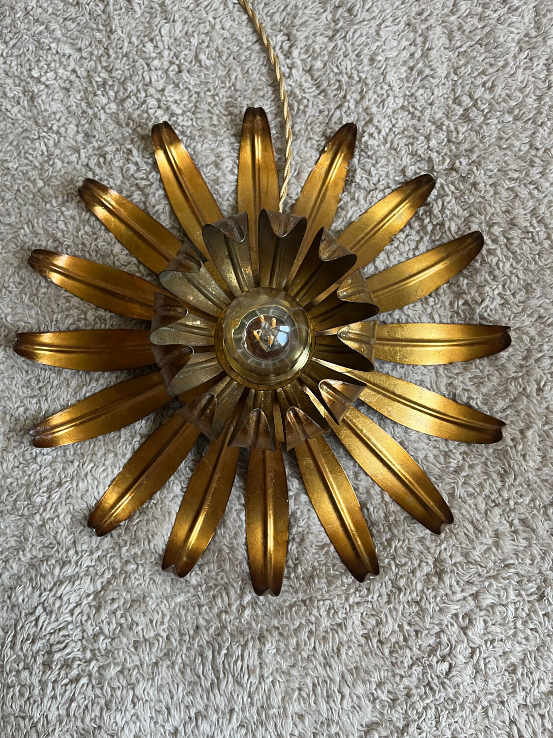 Ceiling lamp pendant in aged gilded metal palm leaf