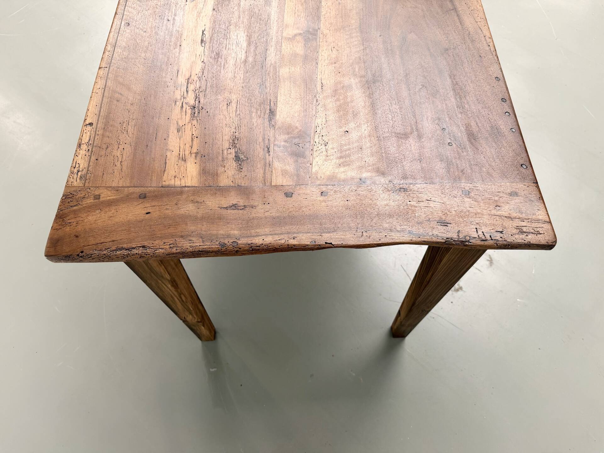 Farm table in walnut with spindle legs.