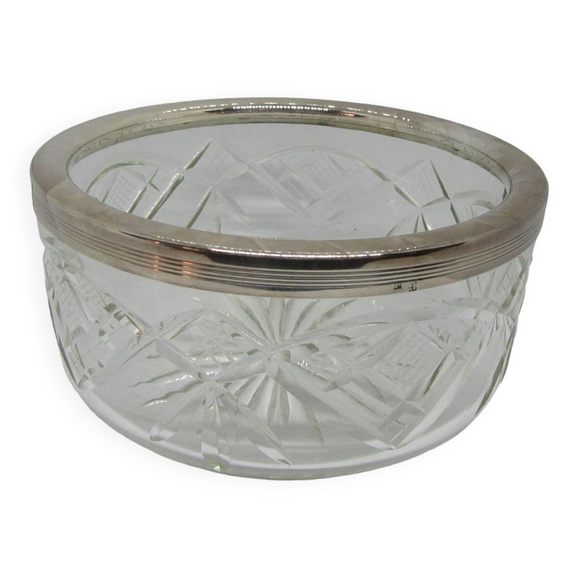 Crystal cutting and Metal agented cup