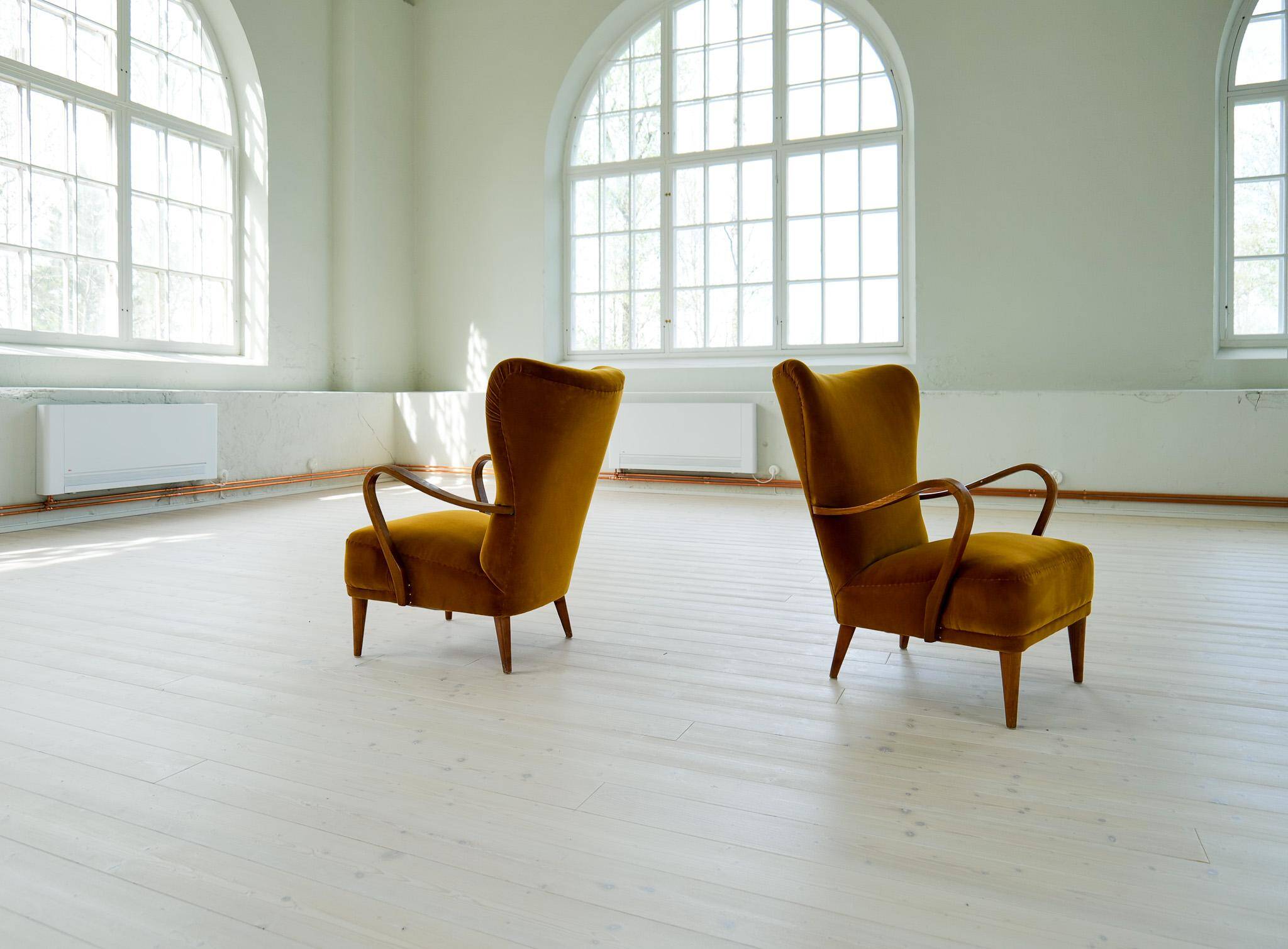 Modern Scandinavian Art Deco lounge chairs in velvet from the 1940s.