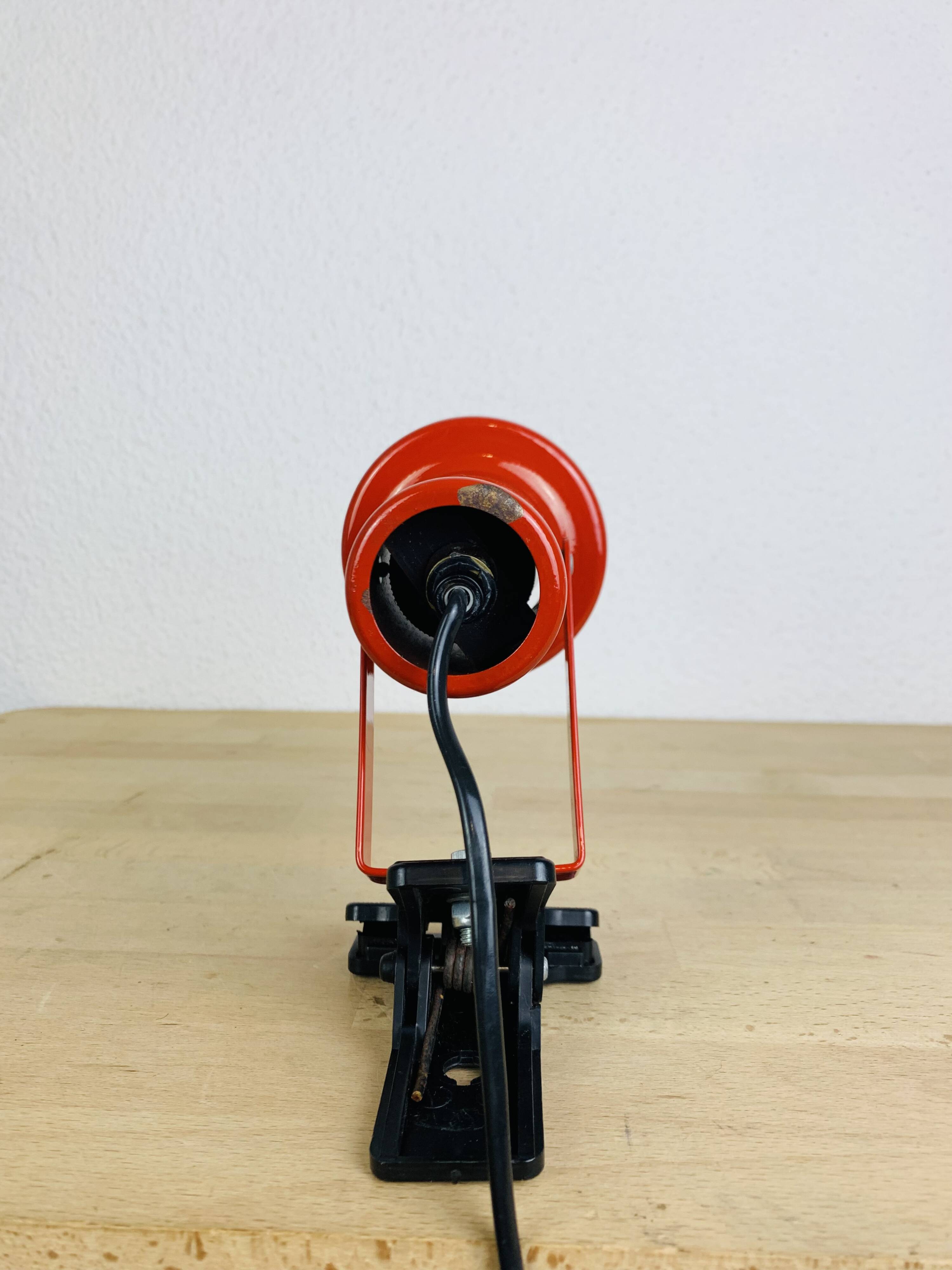 Applique spot pince rouge vintage