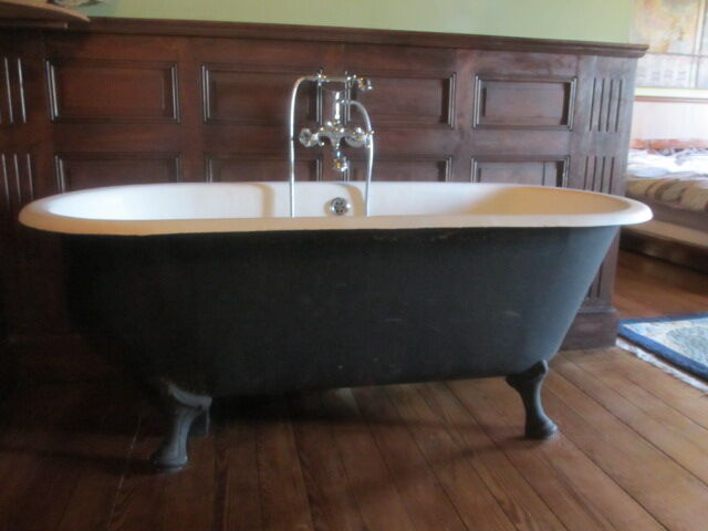 Antique cast iron bathtub