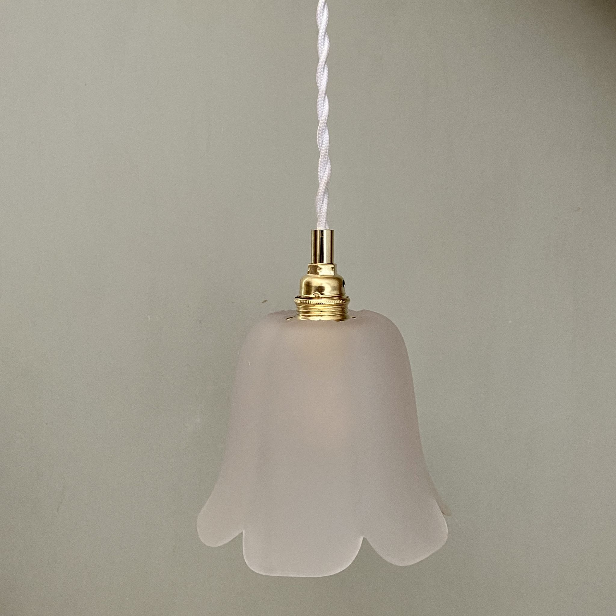 Vintage tulip pendant in frosted glass in the shape of a flower