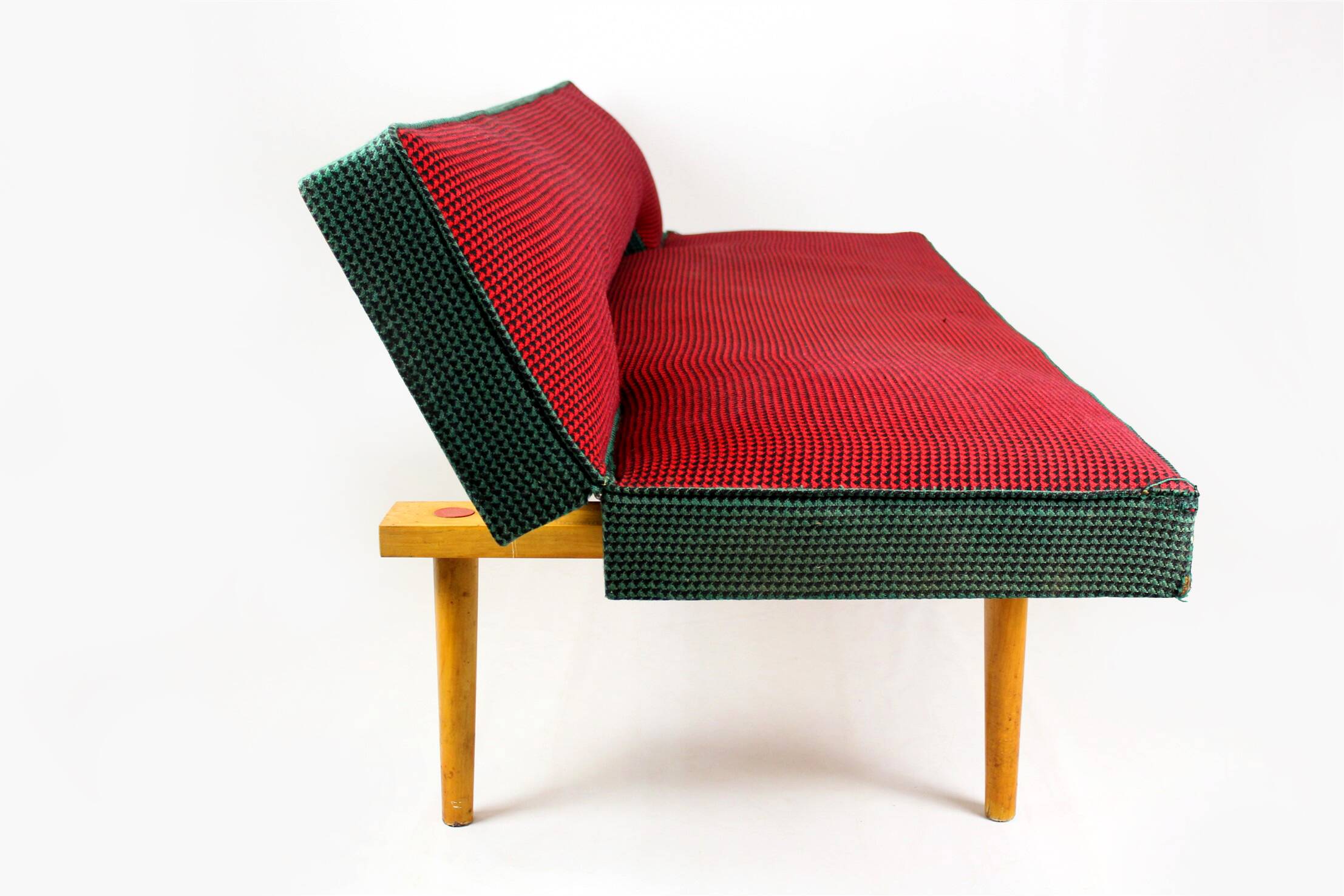 Canapé attribué à Miroslav Navratil pour Drevopodnik Brno, années 1960.