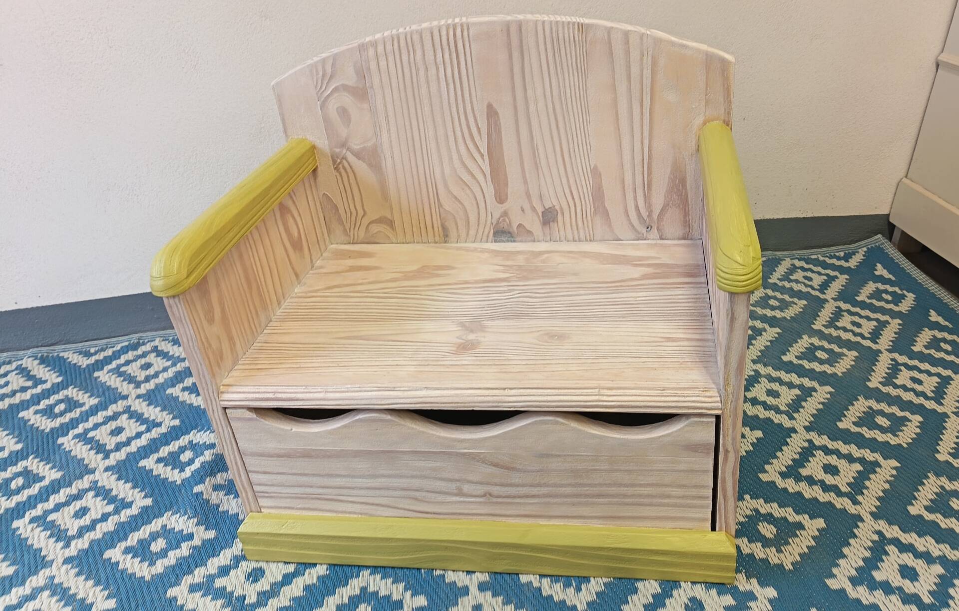 Child's chair/box